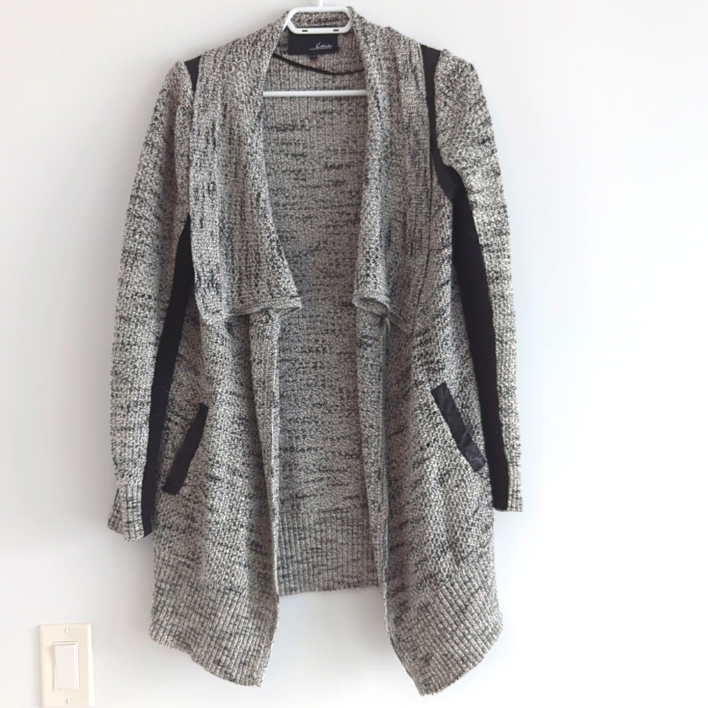 Line Waterfall Cardigan black and white